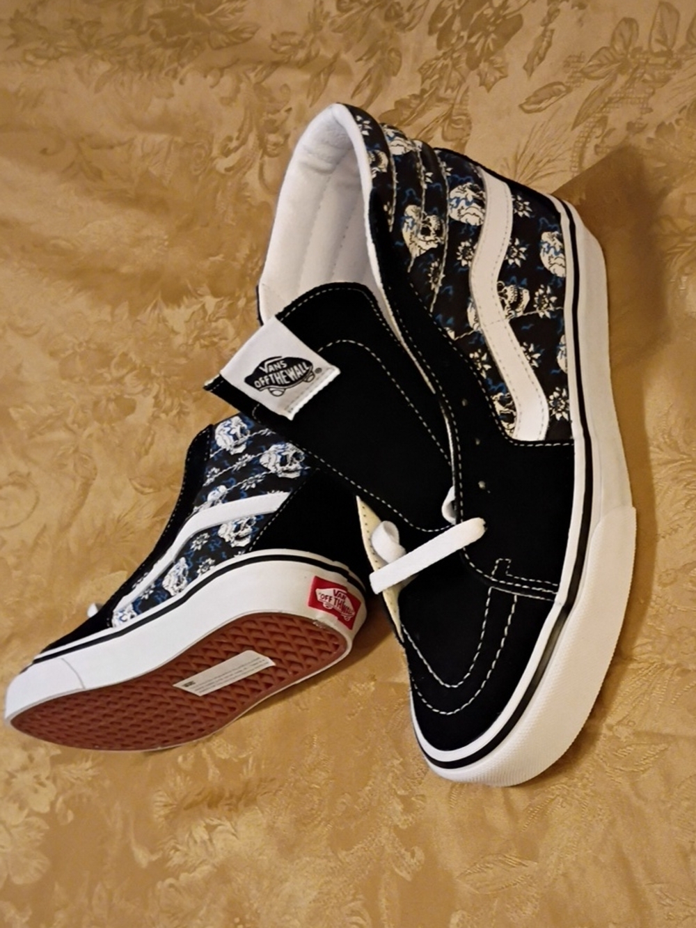 VANS Black and Blue Skulls  Sk8-Hi Women's 7.5 Men's 6.0